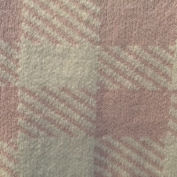 Gorgeous Pink sweater - Picture 11 of 13